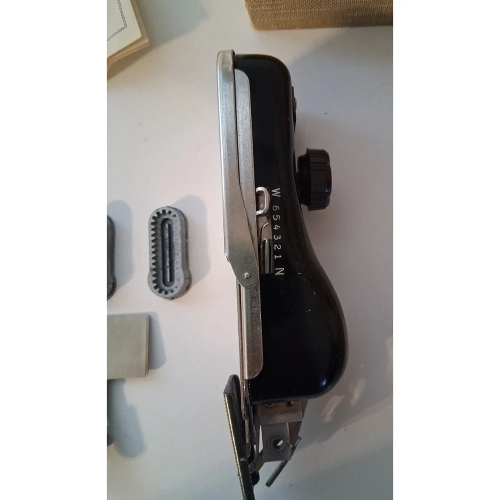 Greist Rotary Buttonholer Sewing Machine Attachment w Accessories & Instructions